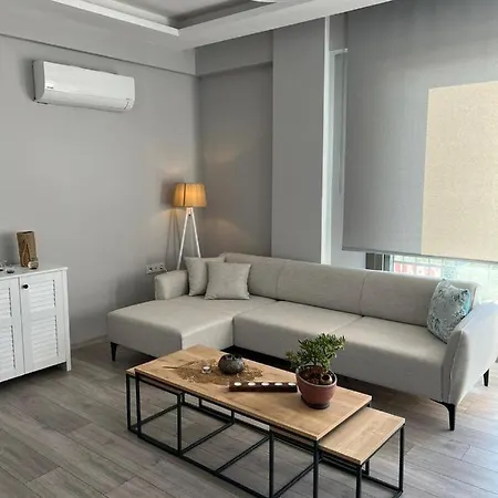 Scenic Flat With Shared Pool In