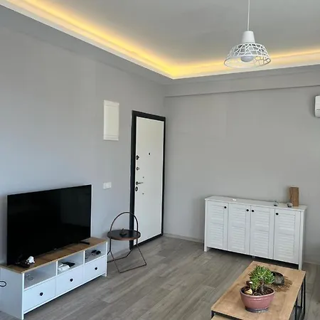 Scenic Flat With Shared Pool In Milas