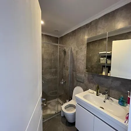 Scenic Flat With Shared Pool In