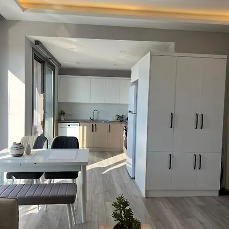 Scenic Flat With Shared Pool In 公寓 *