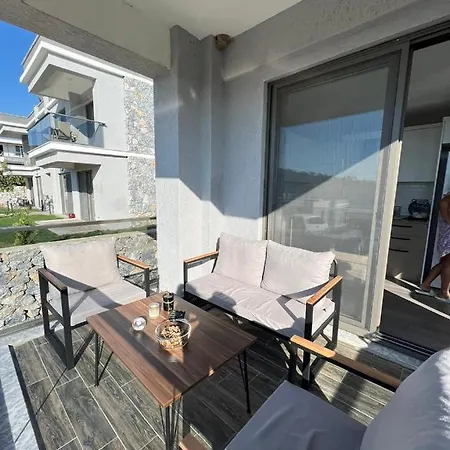Scenic Flat With Shared Pool In