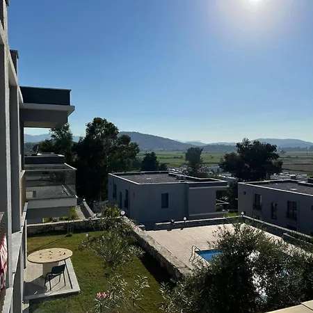 Scenic Flat With Shared Pool In 아파트 Milas